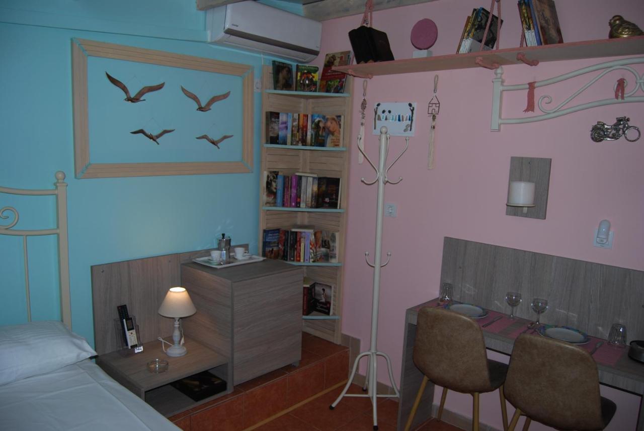 Luxury Traditional Room The Small Bookstore Kastro-Kyllini Eksteriør billede