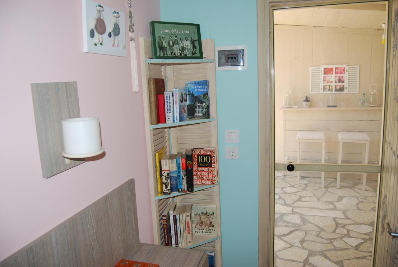 Luxury Traditional Room The Small Bookstore Kastro-Kyllini Eksteriør billede